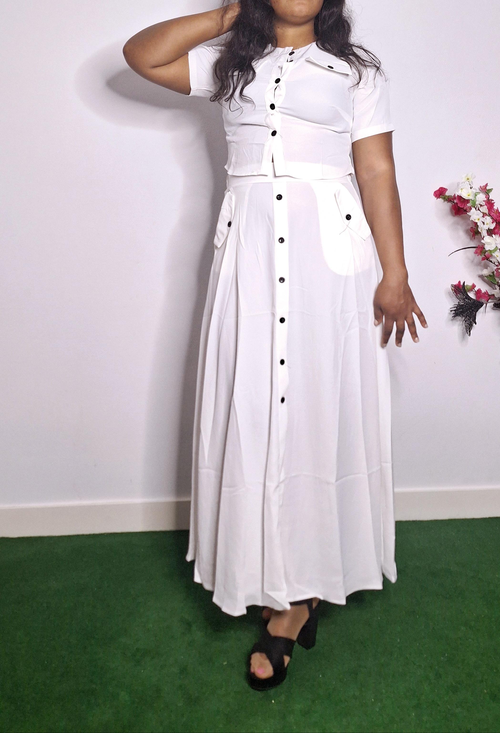 Ensemble Jupe Blanc  ? Longue, Taille Haute ,Deux Poches , Avec Boutons Sur La Longueur , Courtes Manches