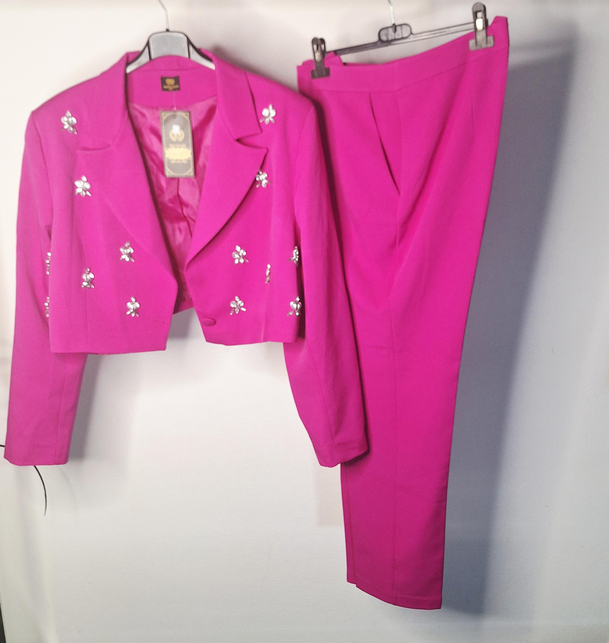 Ensemble Tailleur Rose , Orné De Perles , Taille Haute