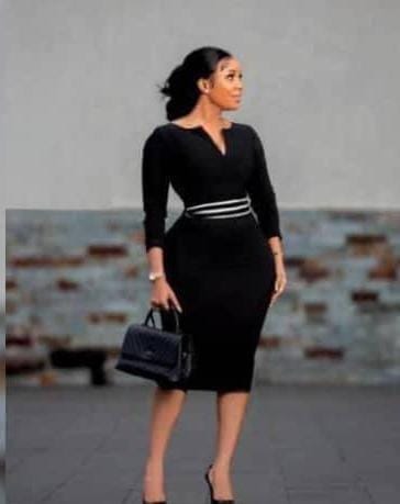 Robe Droite Noire /Col V