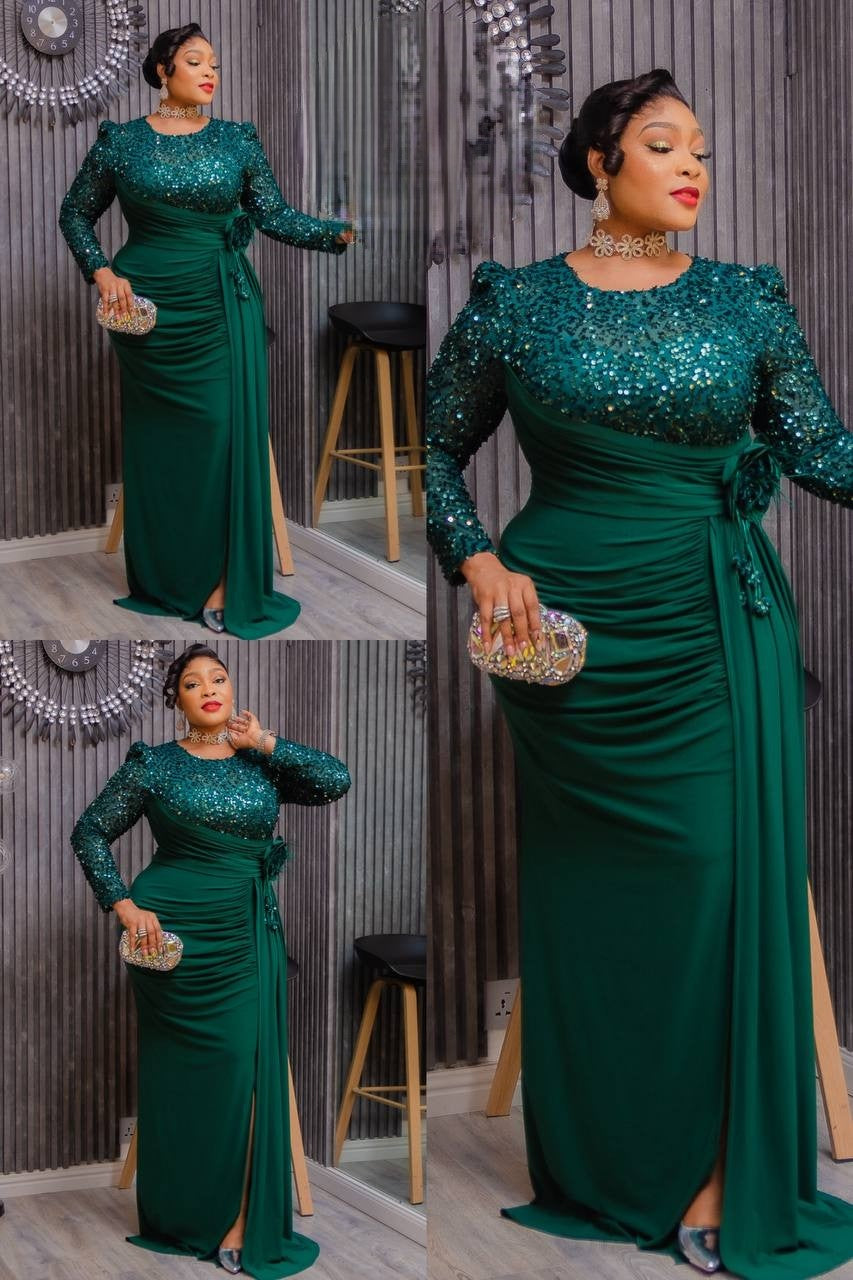 Robe De Soirée Verte, Haut En Dentelle ,Longues Manches , Bouquet De Fleurs De Côte , Et Un Voile Pendante