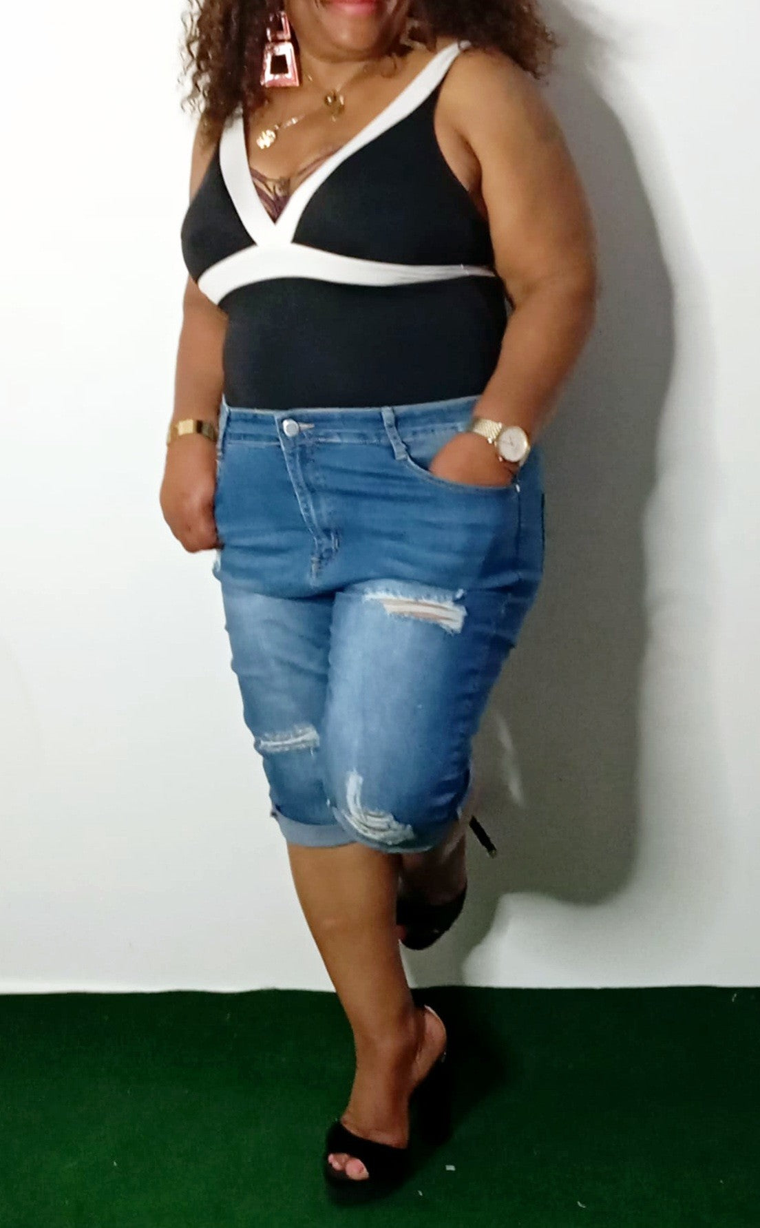 short en  jean stretch avec motifs