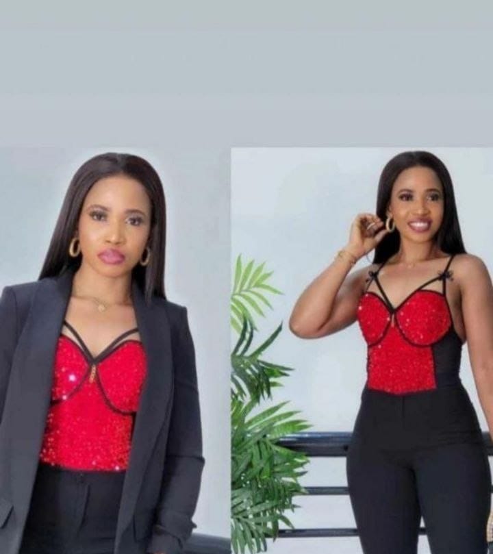 Bustier Rouge Décoré De Noir